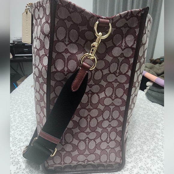 Dempsey Tote 40 - Picture 2 of 4